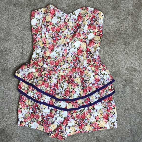 NWT‼️ Multi-Color Floral Romper - Picture 3 of 7